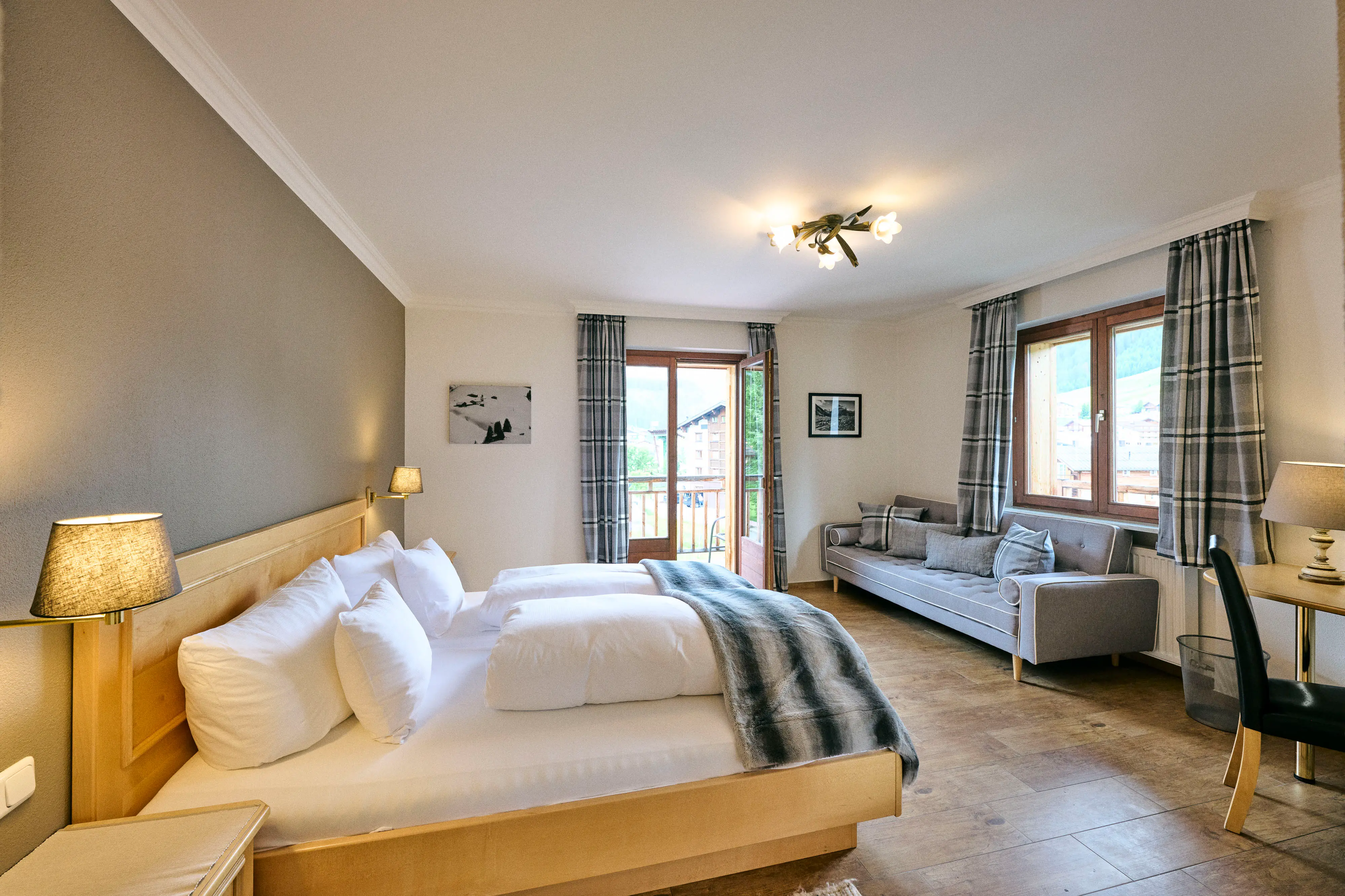 Zimmer im Montfort mit Balkon