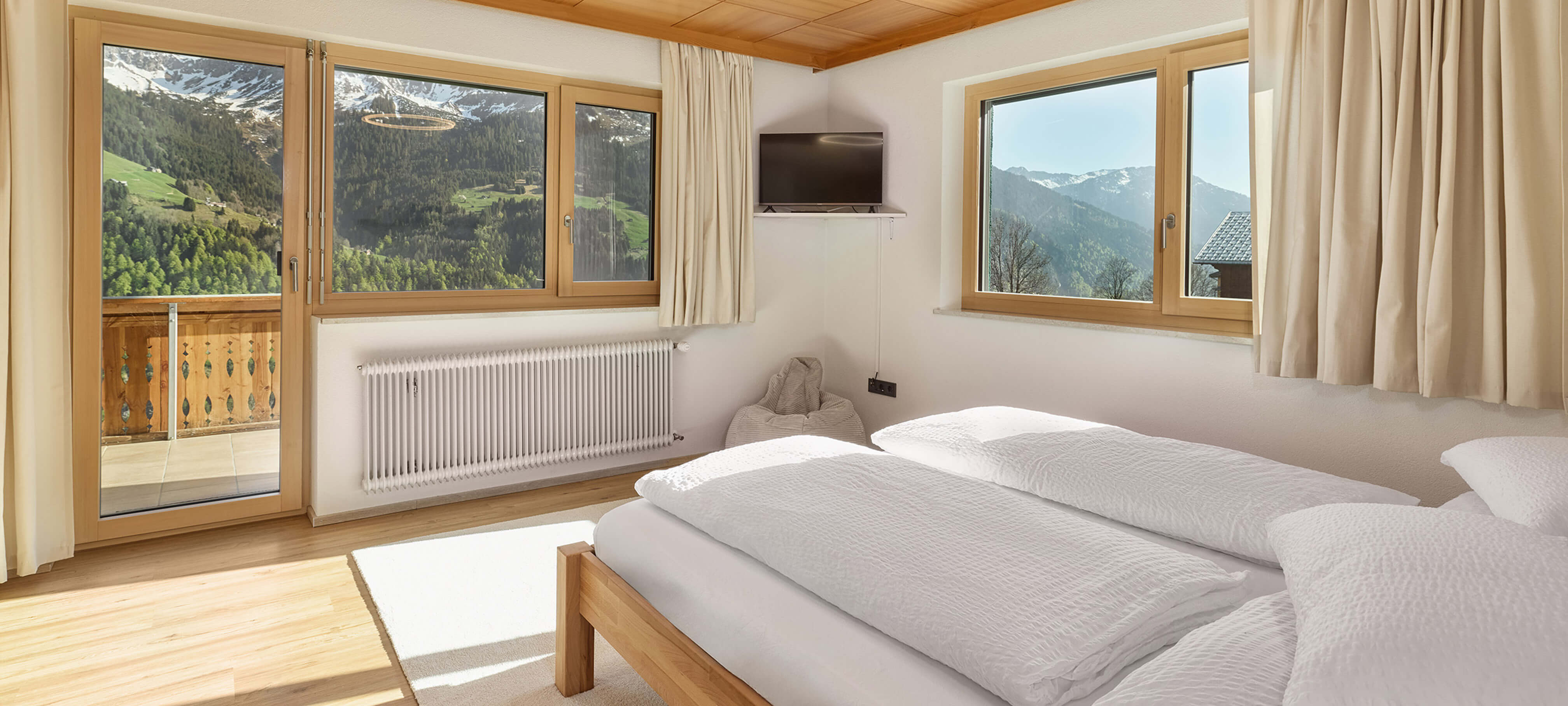 Schlafzimmer 1